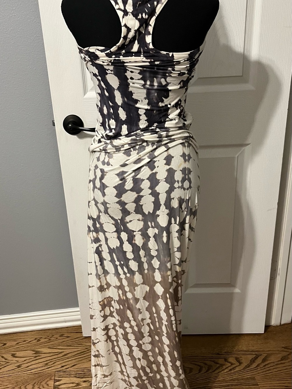 Women's Black and White Tie-Dye Maxi Dress - Sleeveless
